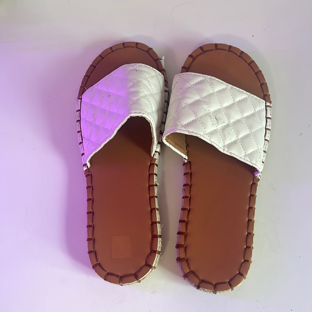 White pleated sandal